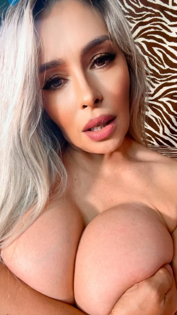 Celezte 🍑's avatar