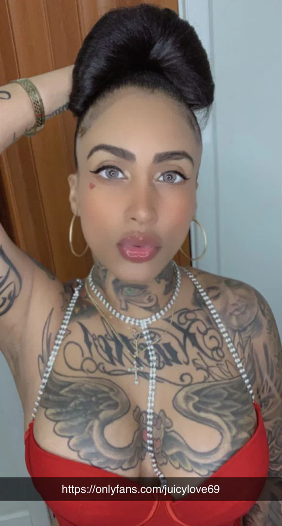 Juicy Wet Wet💦💦💦 profile banner
