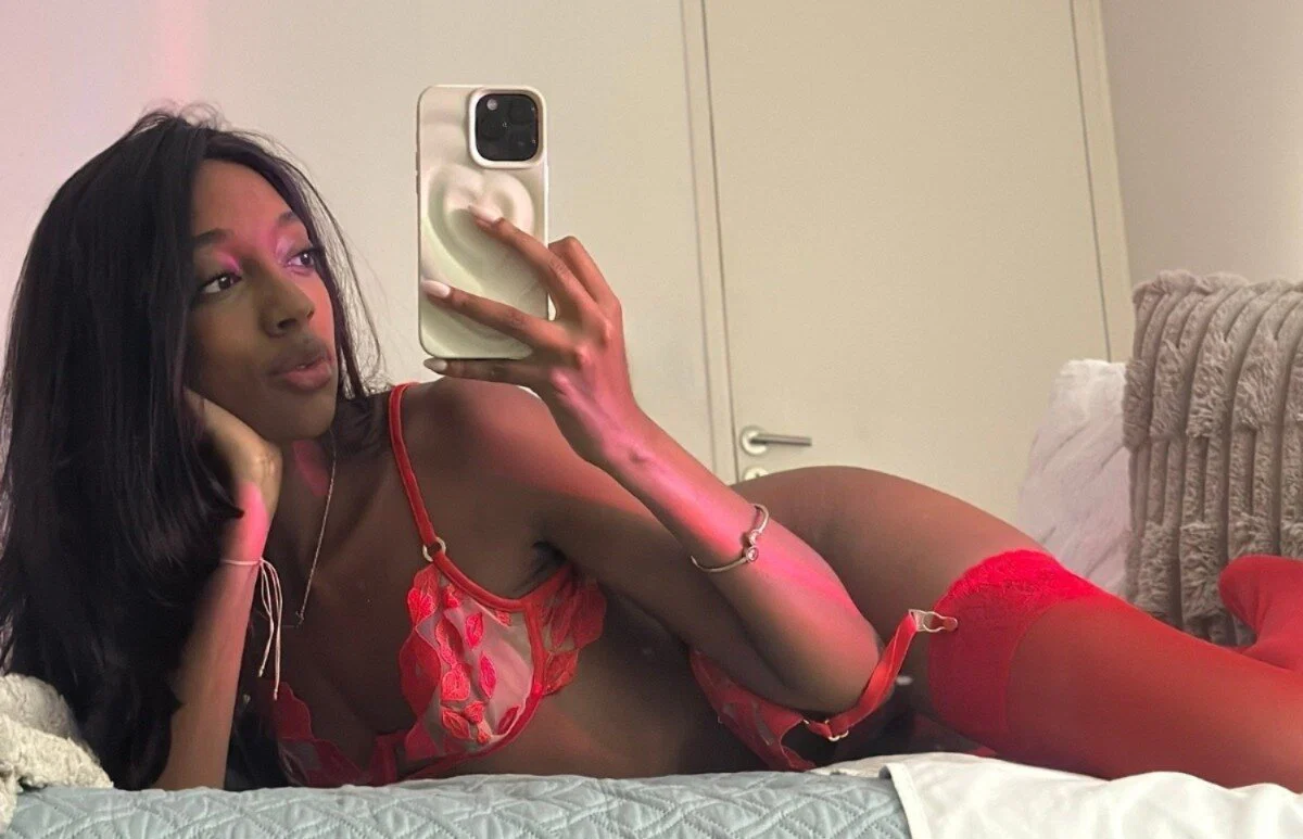 Chanel 💋🖤 profile banner