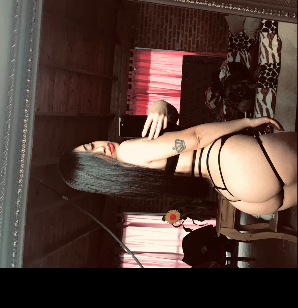 ππ―π¦π«π π’π°π°π πΈπ» profile banner
