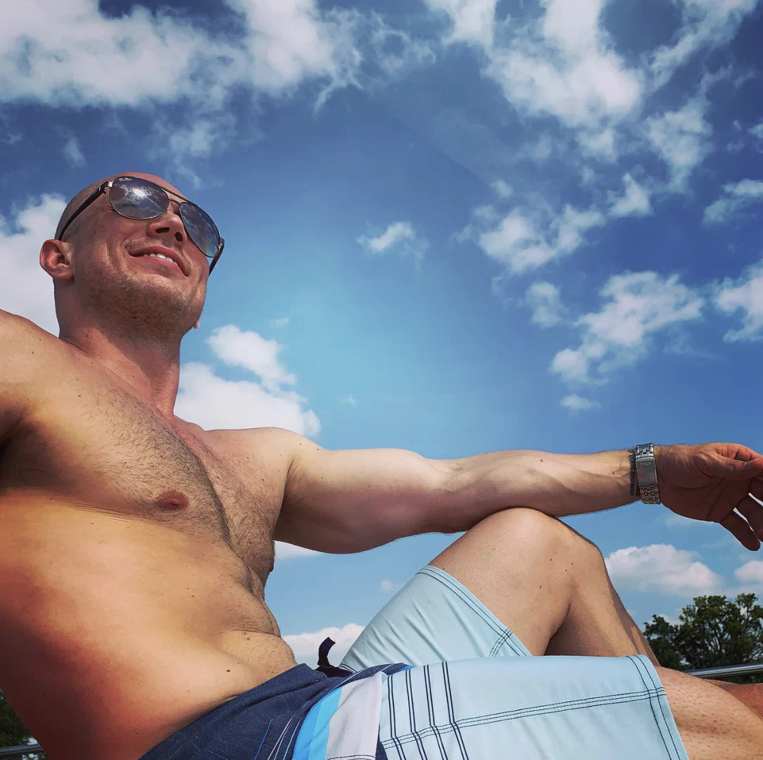 John Magnum profile banner