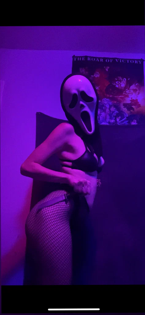 kitten 🖤👅's avatar