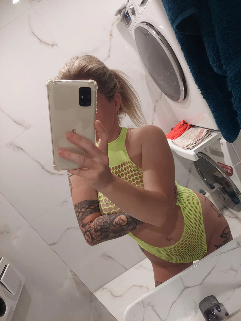 blond angel's avatar