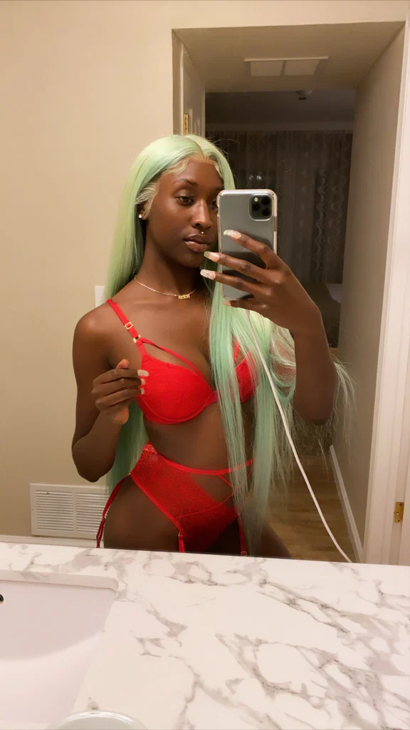 Tia Rosé's avatar