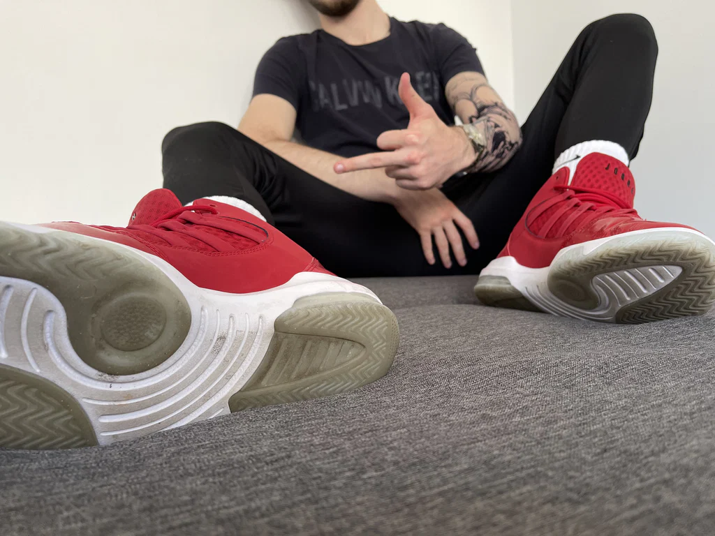 Naughty sneakers's avatar