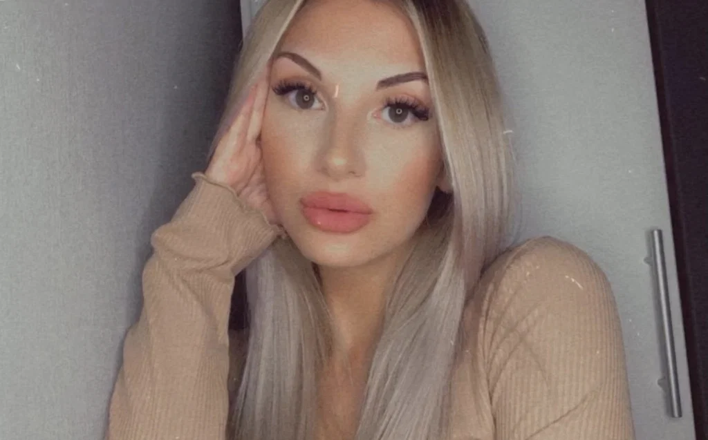 Scarlet Greey 🌹's avatar