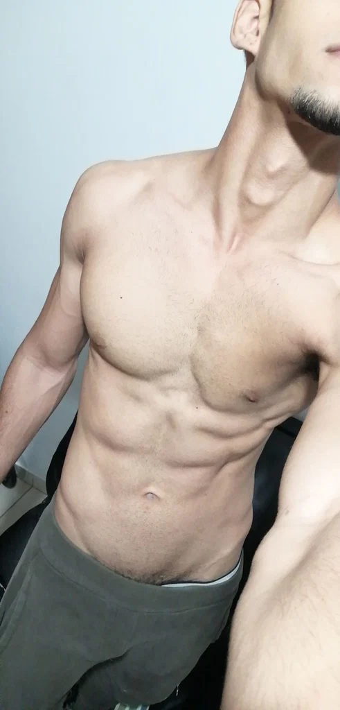 Tu flaco sexy y dotado bebé 😊😘
