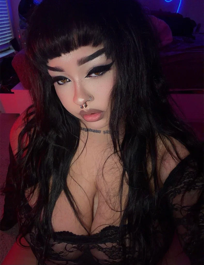 shi ‧₊• ♱'s avatar