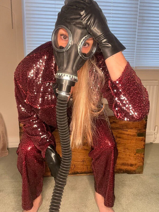 KellieBlue_UK Gas Mask Latex