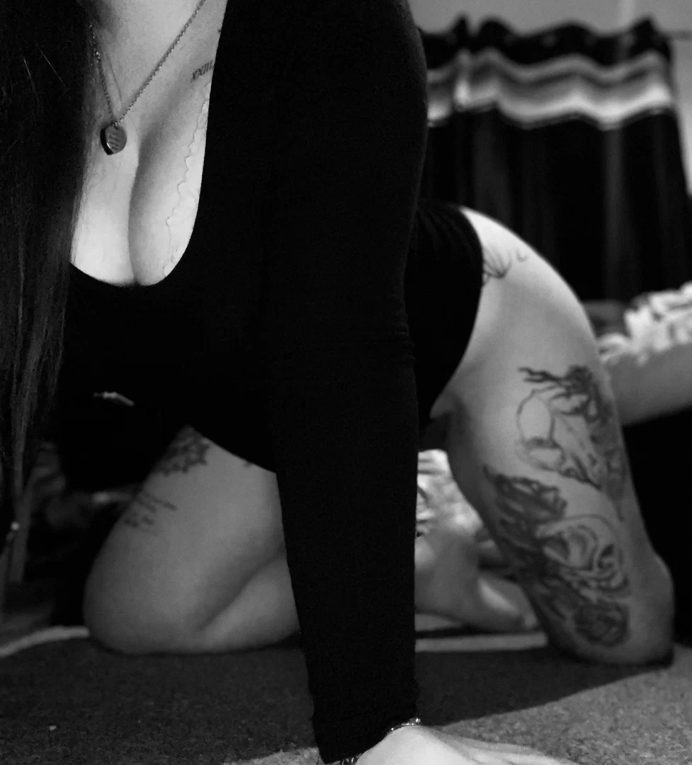 tattooed blonde😈 profile banner