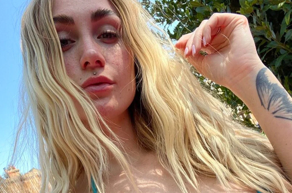 Becca Jo's avatar