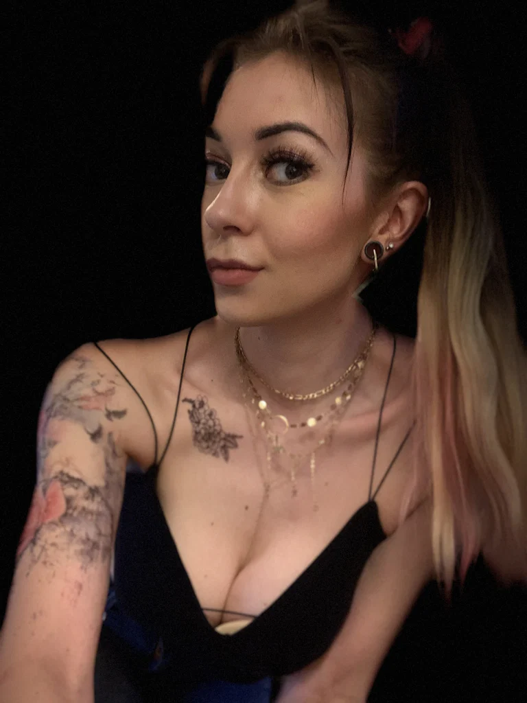 RosieVixFree's avatar