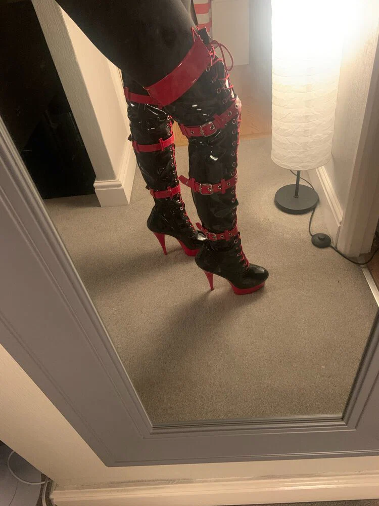 Feet, Food & Travel Mistress profile banner