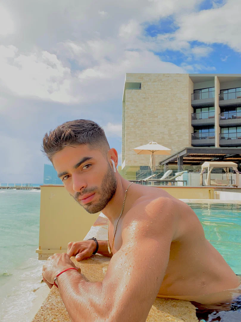 Axel Vega profile banner