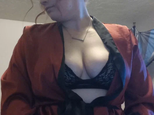 CrimsonWitch's avatar