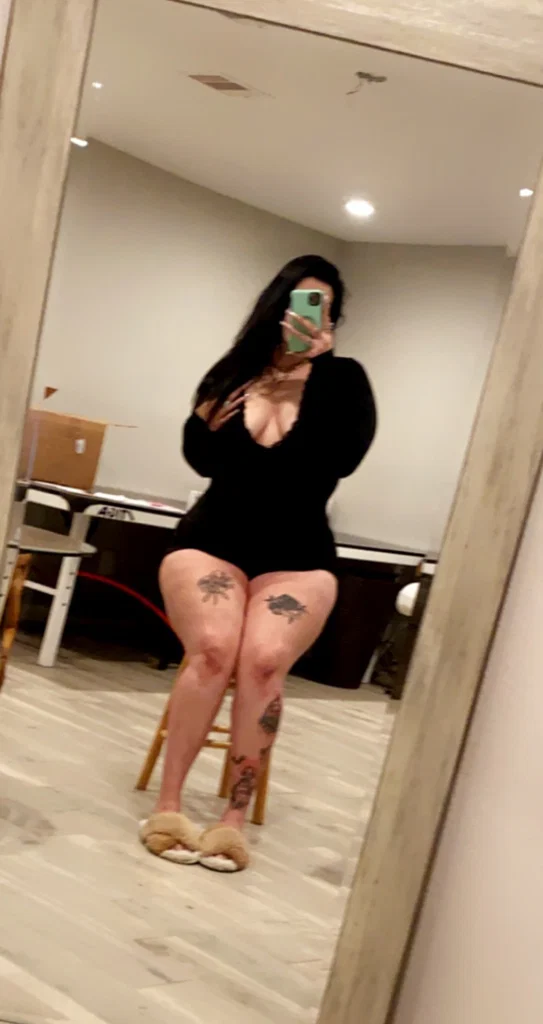 Curvy$'s avatar