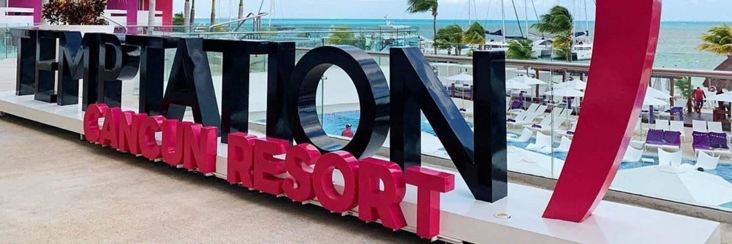 RominaCancun profile banner