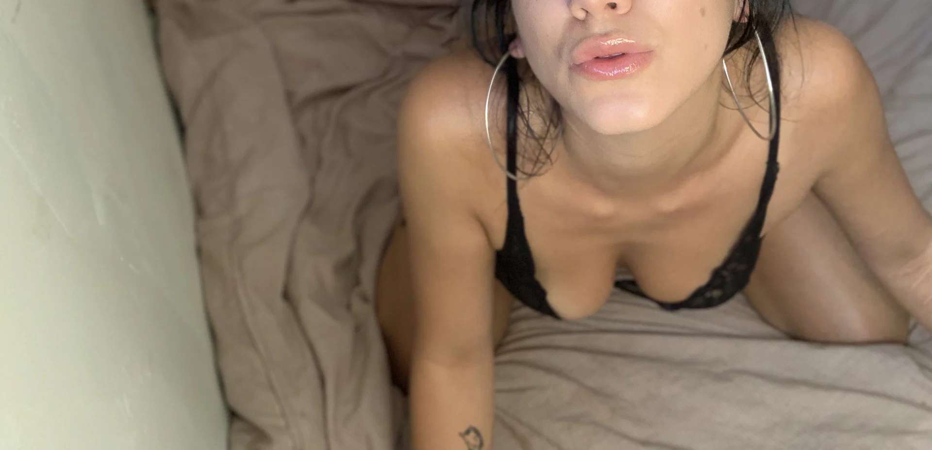 m i k profile banner