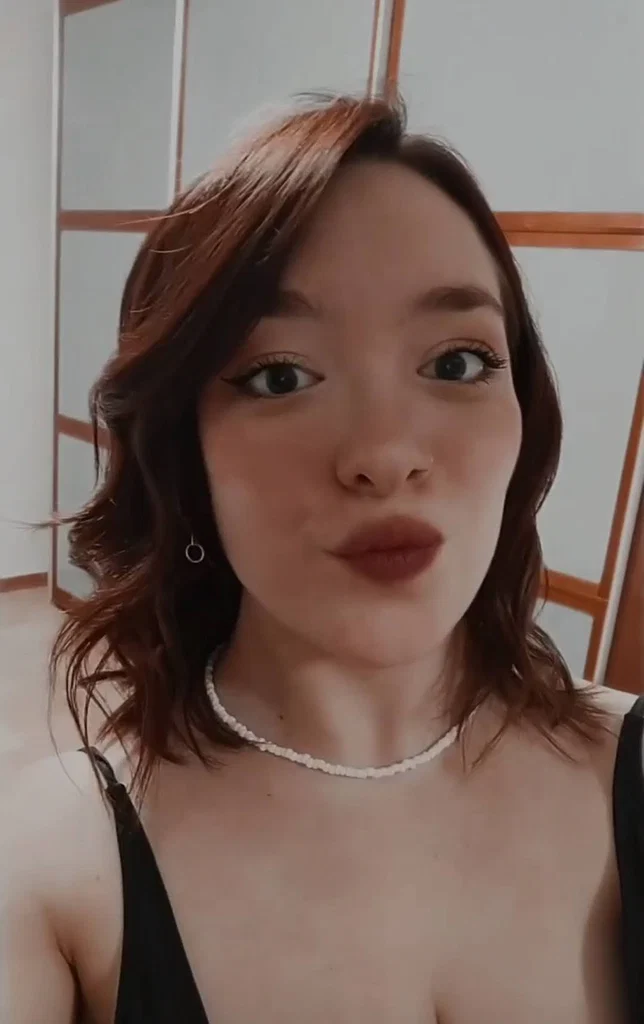 Flor Roldan's avatar