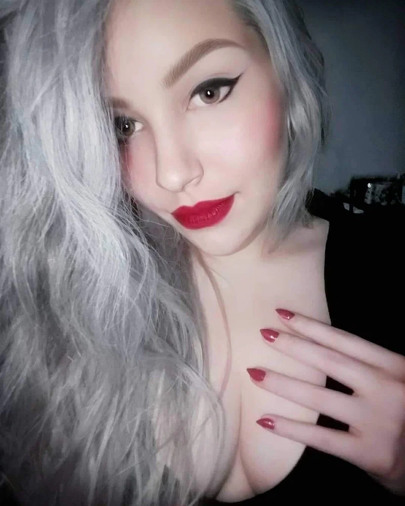 ♥ The queen of all monsters ♥'s avatar