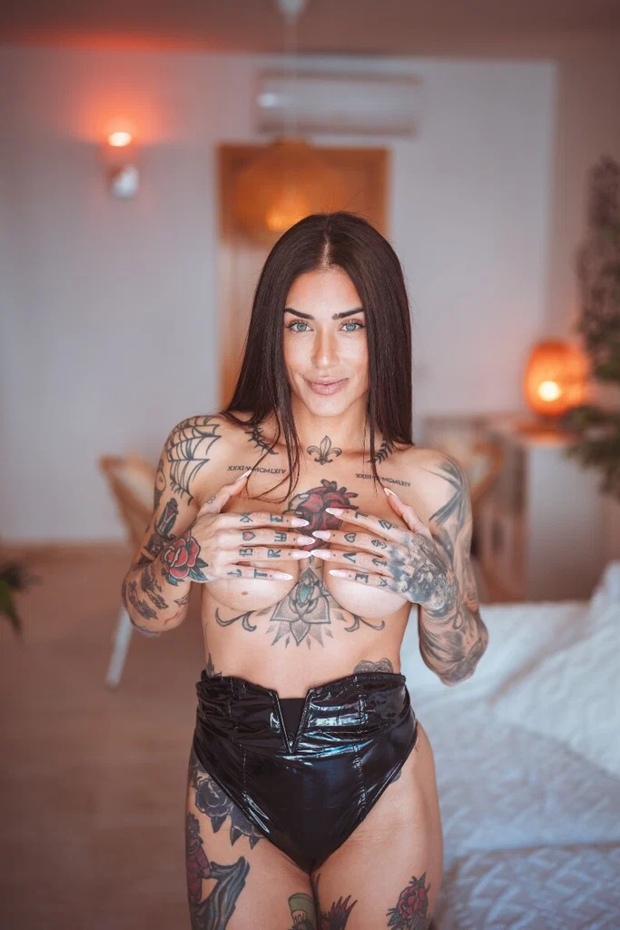 🔥Dangerous Brunette🔥
