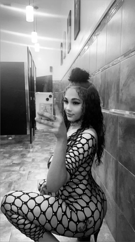Trouble 🖤's avatar