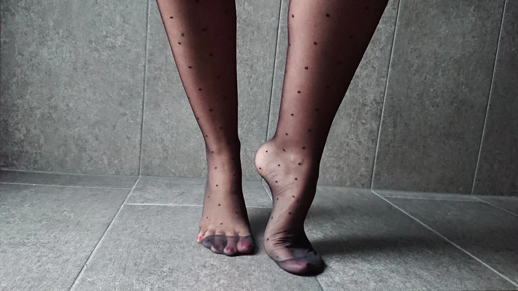 debbys_feet_