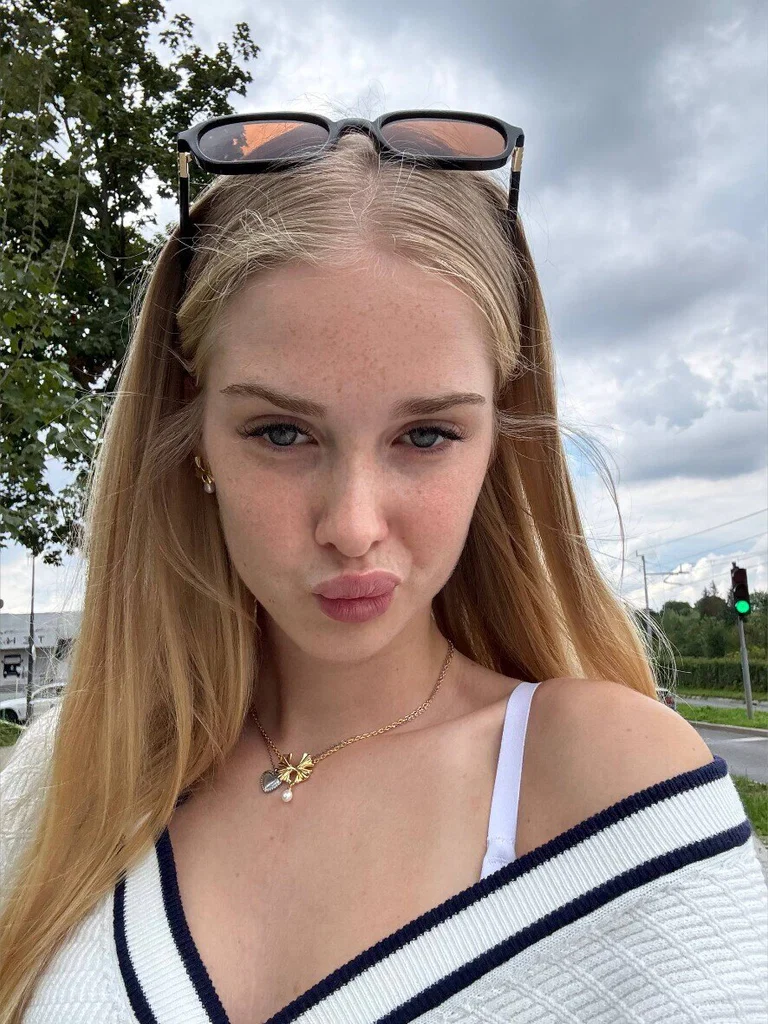 Celine Ren 💗's avatar