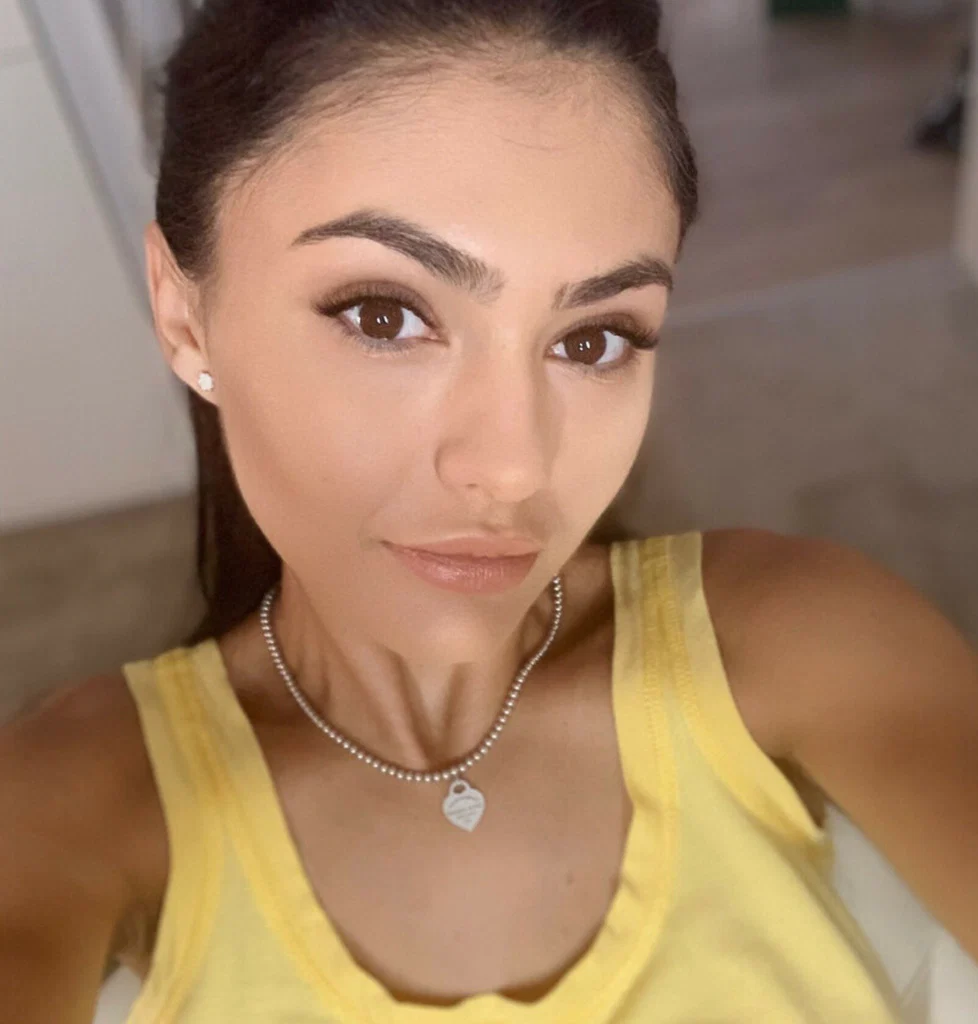 Emma Kuzi's avatar