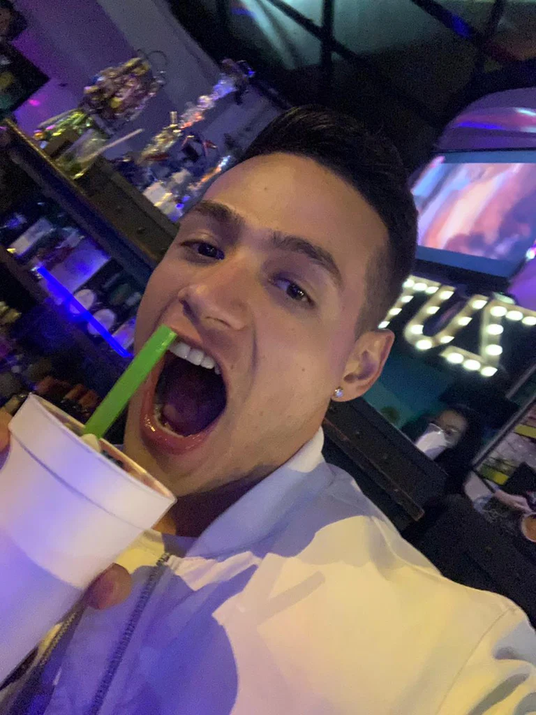 Alex paisa's avatar