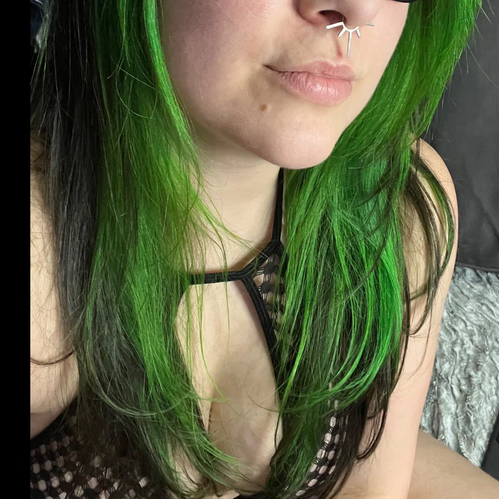 Lacey Crow's avatar
