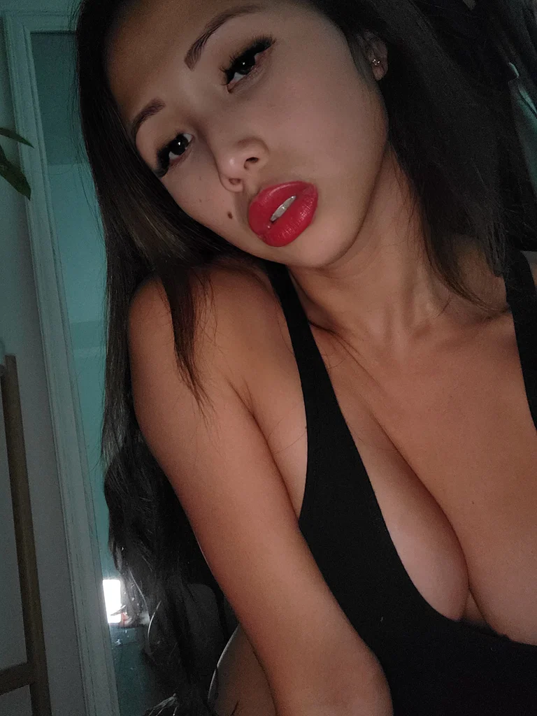 May Lee's avatar