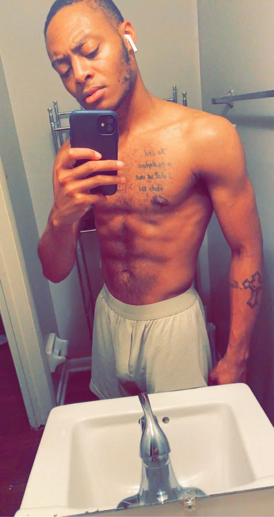 🖕🏾😌🖕🏾