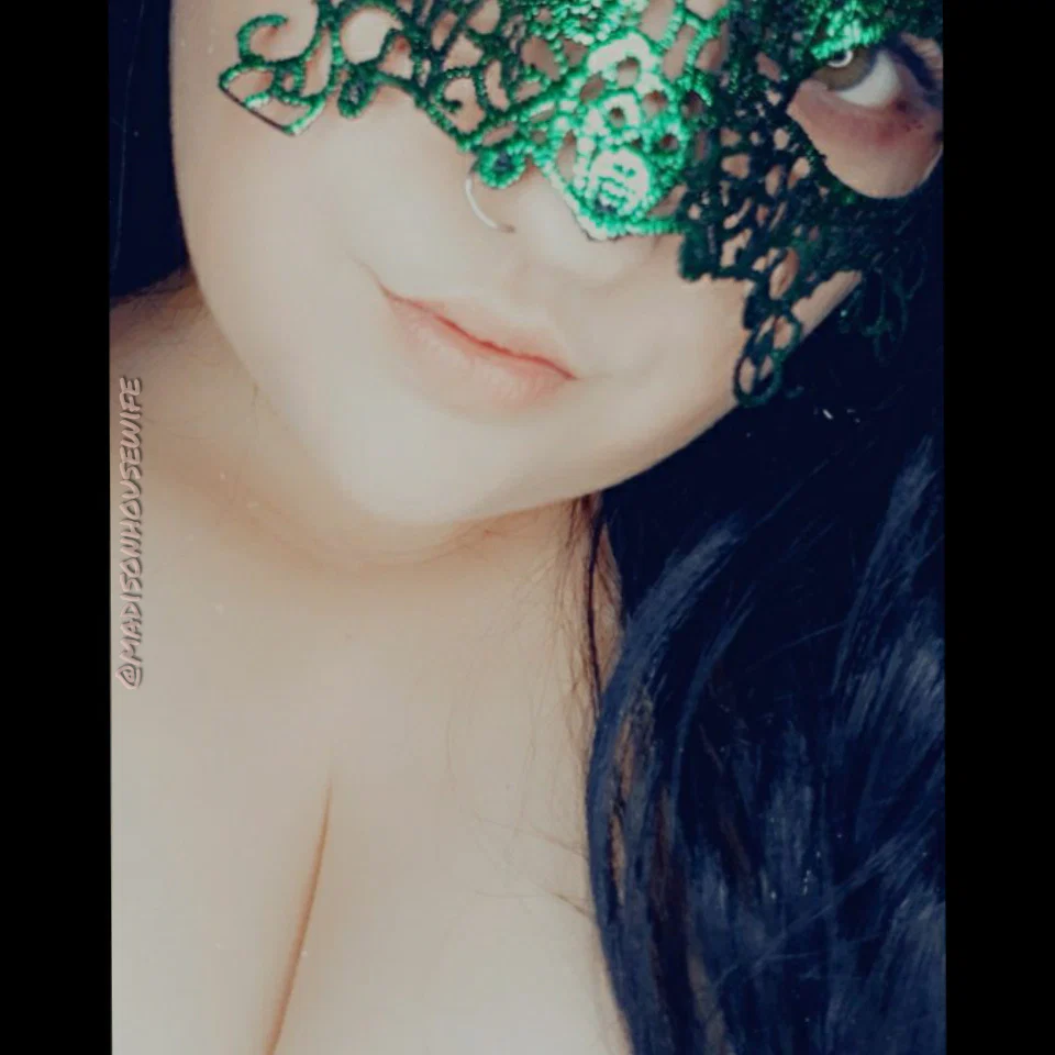 Madison Housewife's avatar