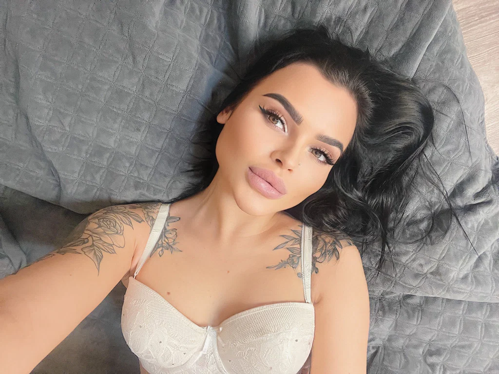 Rya Rose's avatar