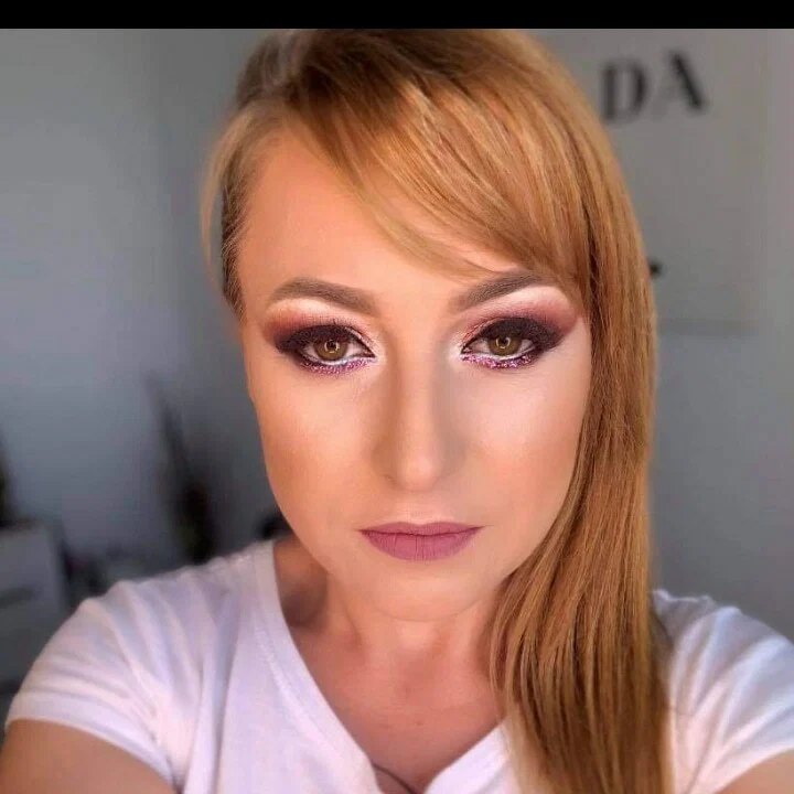 Elena Ioana's avatar