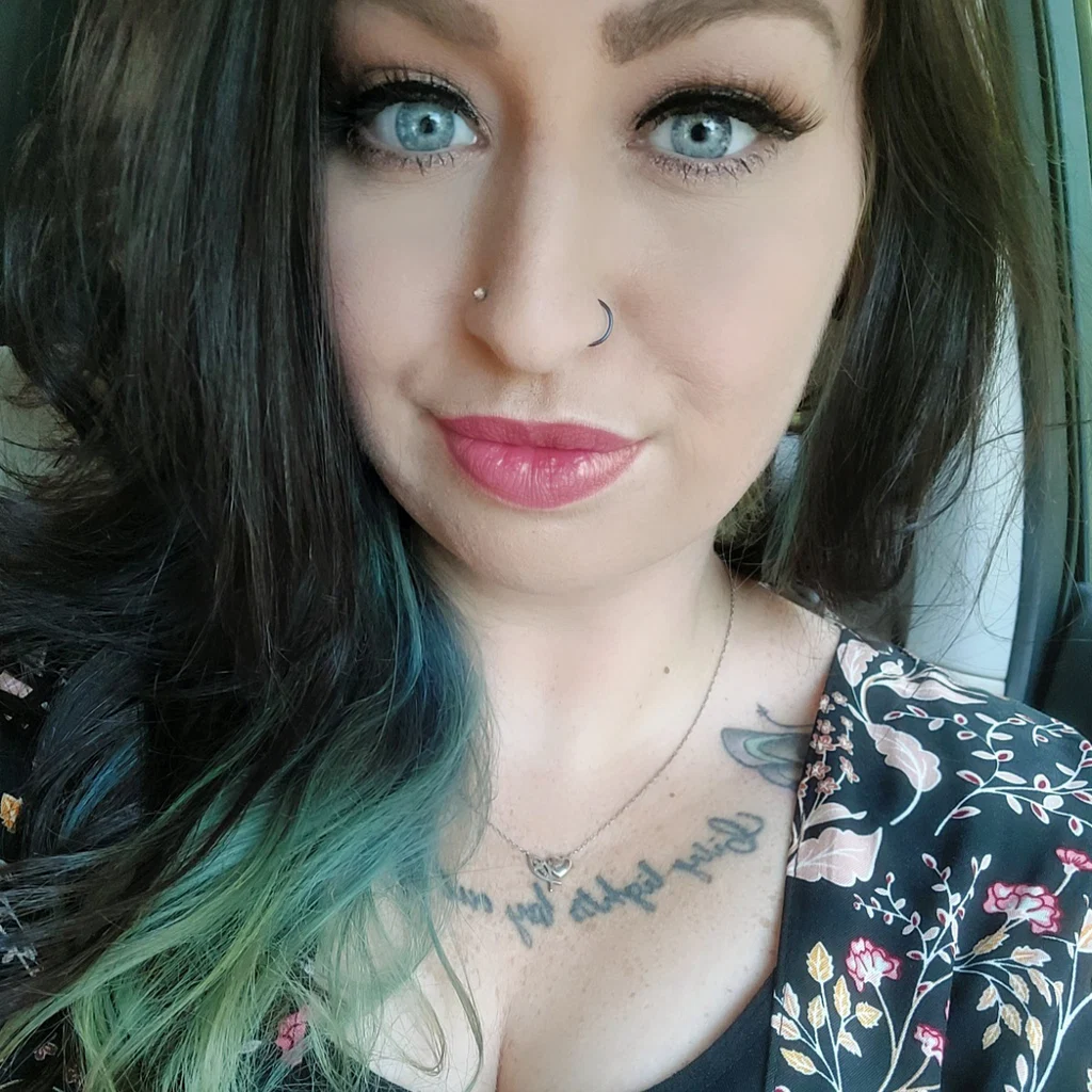 Jennifer Leigh's avatar