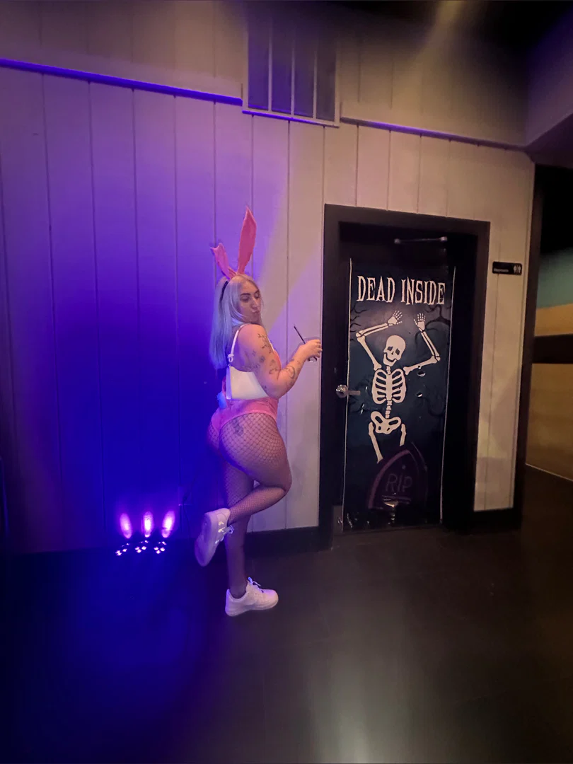 ari ✨🧚🏼♀️ profile banner