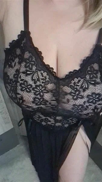 Busty Blondie profile banner
