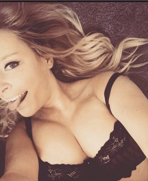 Tiny blonde with BIG TITS 🍒's avatar