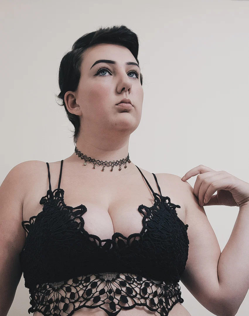 Thelia Rae profile banner