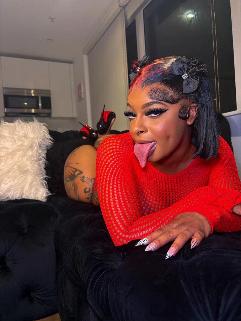 Mia Mercy's avatar