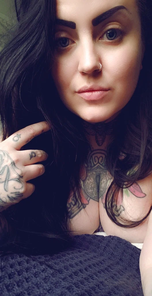 RoxxxiesRoom's avatar