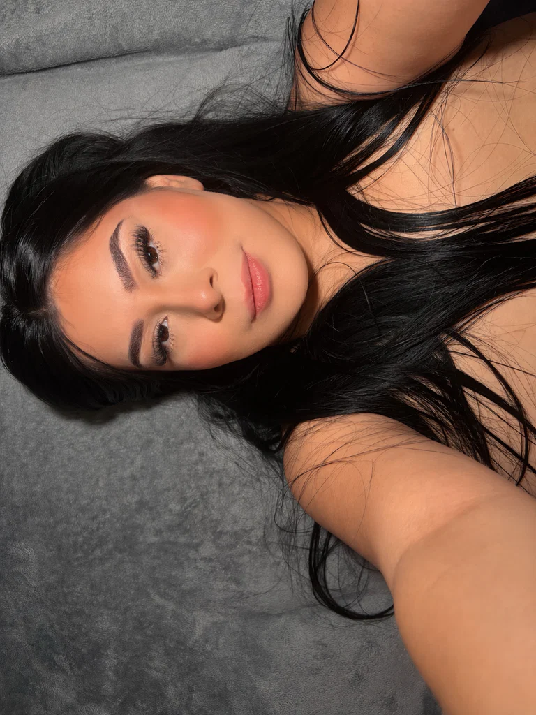 𝐶ℎ𝑎𝑛𝑒𝑙 𝑙𝑢𝑥's avatar