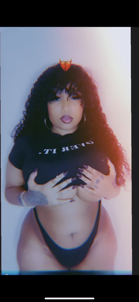 Ashleyy Ahmarii's avatar