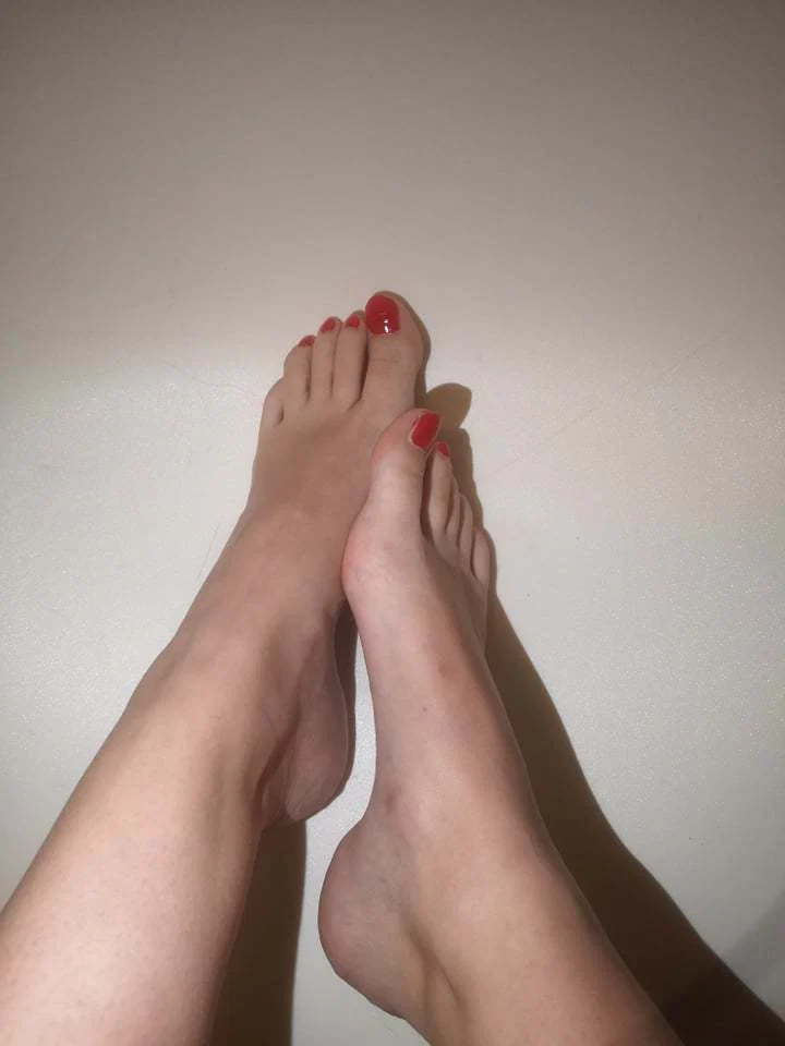 lesly feet