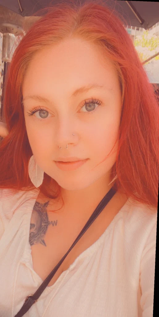KellyLove 🍓's avatar