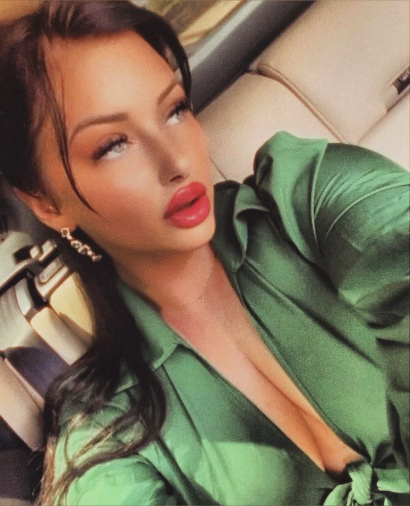 Amber Victoria's avatar
