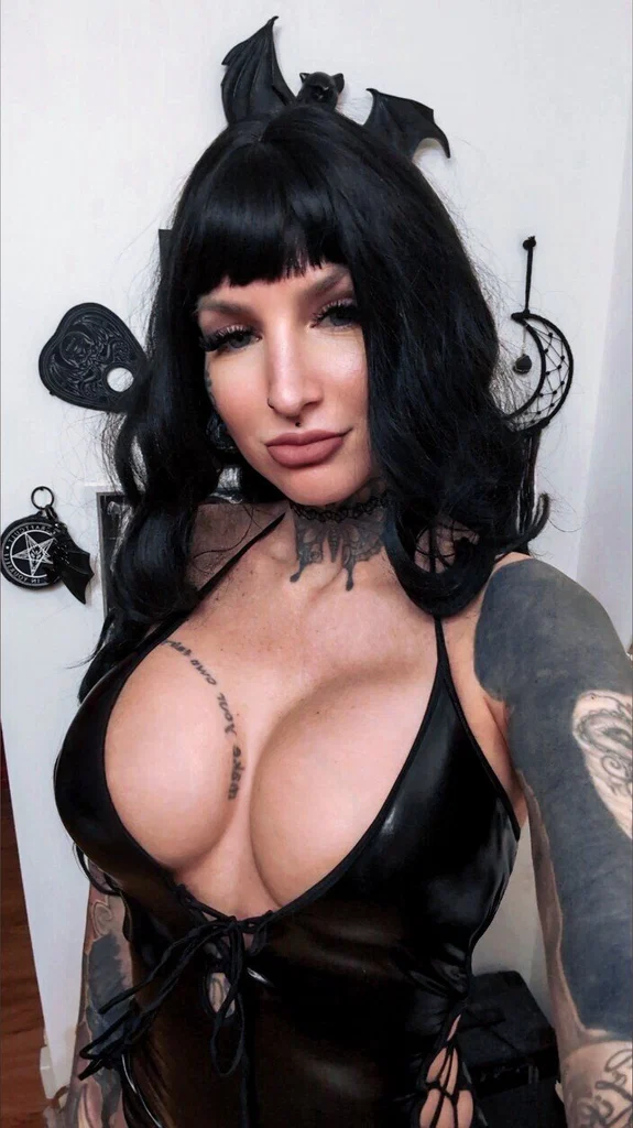 Goddess Of Darkness 🦇's avatar