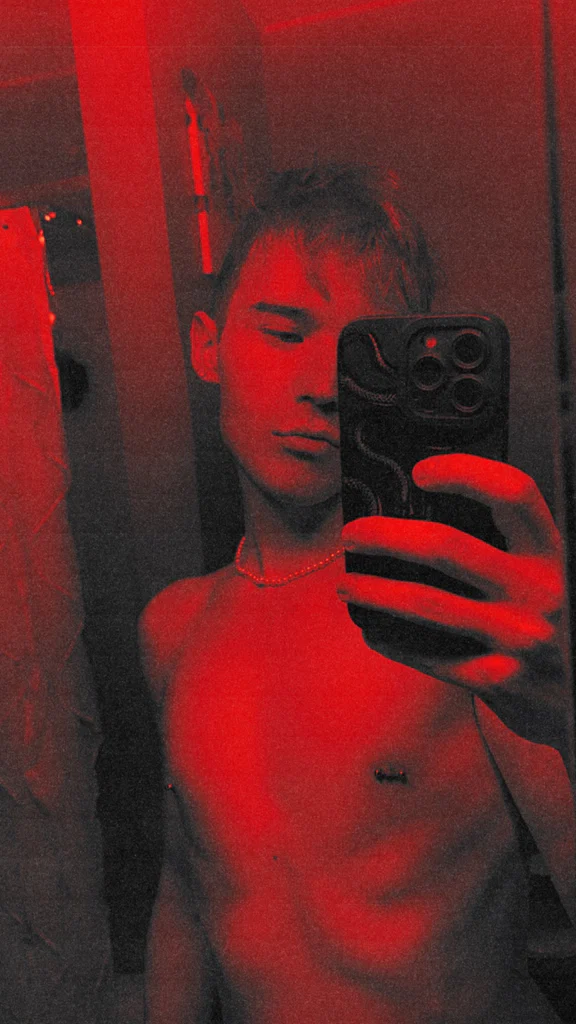 J 👾